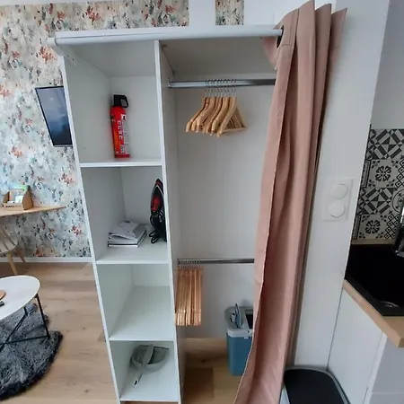 Confort #3, Proche Gare Et Commodites Apartman