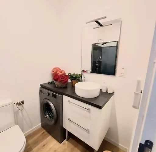 Confort #3, Proche Gare Et Commodites Apartment